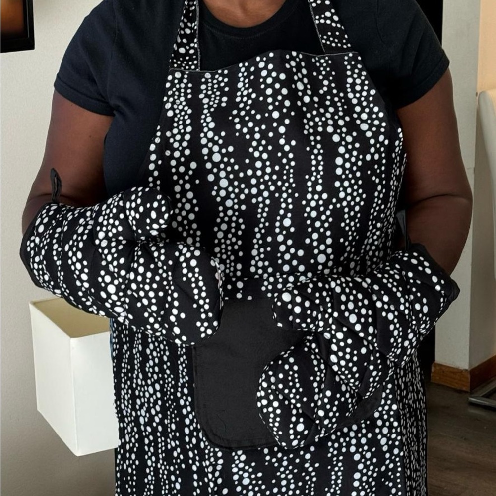 Ankara African Wax Print Apron And Matching Mittens.